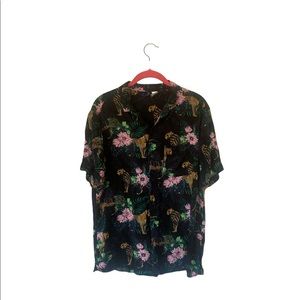 Funky button up tiger floral and leaf patterned. Size med.